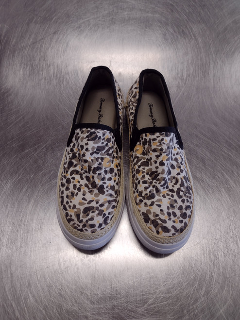 Vist Large View of Product Image Which is Used Tommy Bahama Flats 9