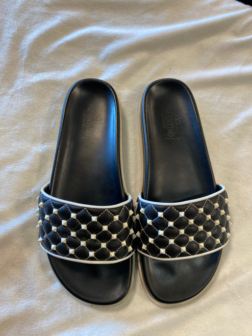 Vist Large View of Product Image Which is Used valentino Flip Flops 7.5