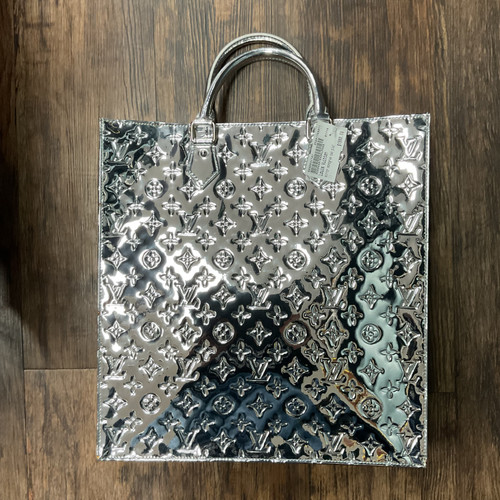 Vist Large View of Product Image Which is Used Louis Vuitton Large Leather Handbag