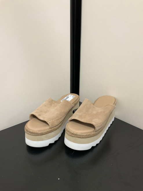 Vist Large View of Product Image Which is Used Unbranded Wedge Sandals 8.5