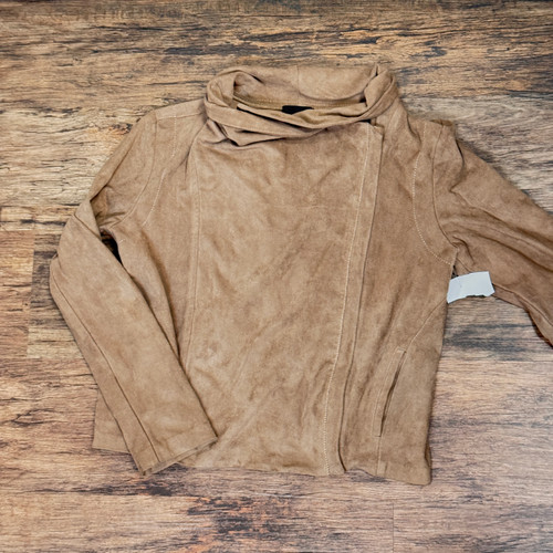 Vist Large View of Product Image Which is Used Lysse Short Light Jacket S-4/6