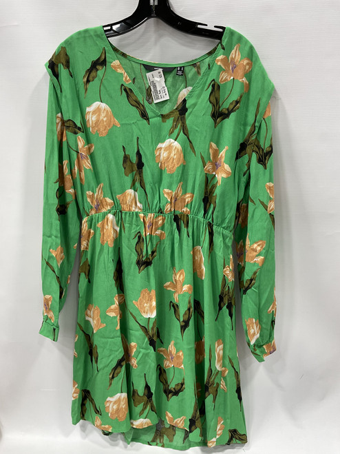 Vist Large View of Product Image Which is Used Vero Moda Short Dress B M-8/10