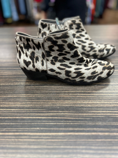 Vist Large View of Product Image Which is Used Unbranded Ankle Boots 9