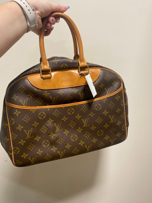 Vist Large View of Product Image Which is Used Louis Vuitton Large Leather Handbag