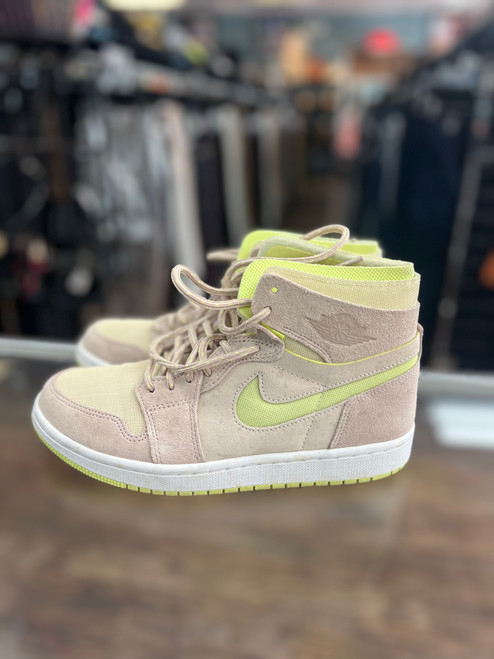 Used Nike Performance Shoes 7.5 60004-S000631380 Vist Large View of Product Image Which is Used Nike Performance Shoes 7.5