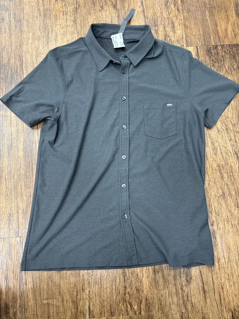 Used Vuori Mens Short Sleeve Top L/16-16.5 60032-S000648160 Vist Large View of Product Image Which is Used Vuori Mens Short Sleeve Top L/16-16.5