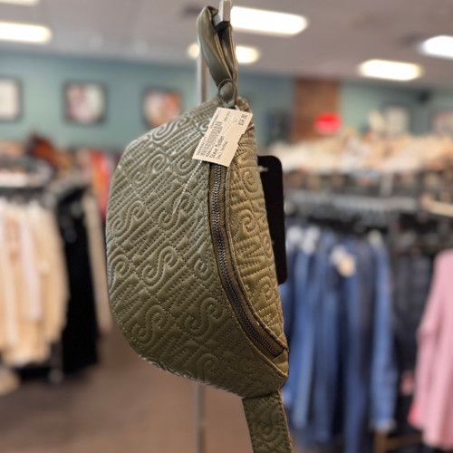 Vist Large View of Product Image Which is Used Steve Madden Small Handbag