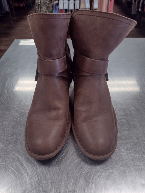 Vist Large View of Product Image Which is Used UGG Ankle Boots 6