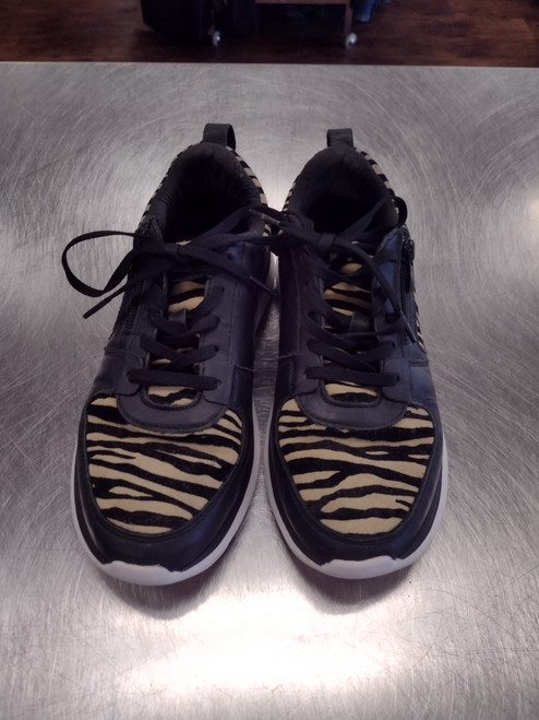 Vist Large View of Product Image Which is Used Vionic Performance Athletic Shoes 7.5