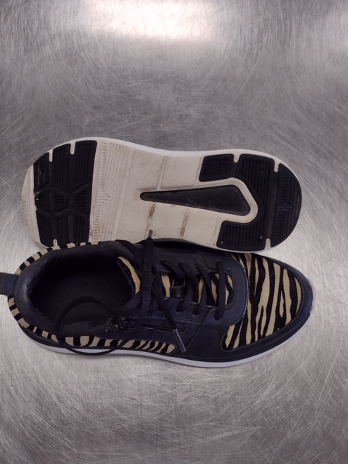 Vist Large View of Product Image Which is Used Vionic Performance Athletic Shoes 7.5