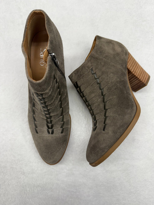 Vist Large View of Product Image Which is Used Unbranded Ankle Boots 8.5