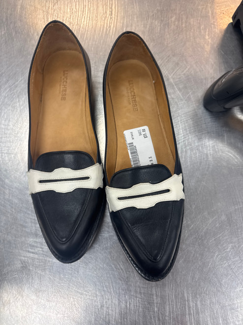 Vist Large View of Product Image Which is Used Lucchese Flats 8.5