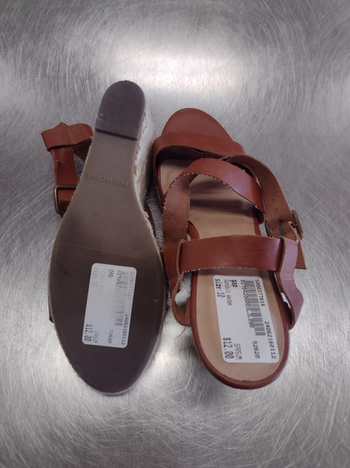 Vist Large View of Product Image Which is Used Gap Wedge Sandals 10