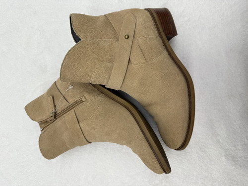 Vist Large View of Product Image Which is Used Unbranded Ankle Boots 5.5