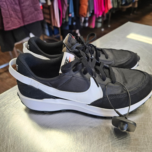 Vist Large View of Product Image Which is Used Nike Performance Shoes 10