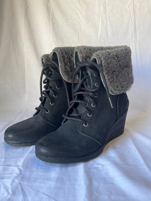 Vist Large View of Product Image Which is Used Ugg Australia Ankle Boots 8