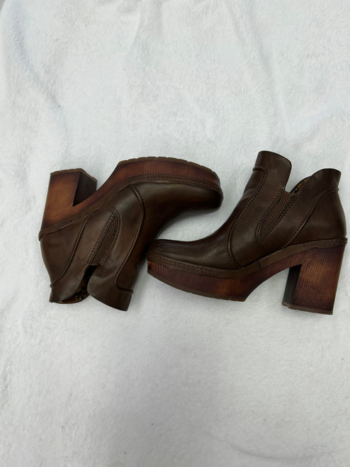 Vist Large View of Product Image Which is Used Unbranded Ankle Boots 6.5