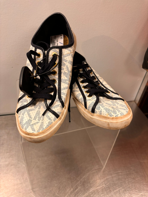 Vist Large View of Product Image Which is Used Michael Michael Kors Flats 10