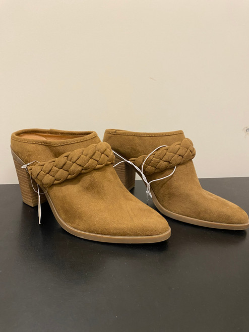 Used Unbranded Low Heels 6 60072-S000531500 Vist Large View of Product Image Which is Used Unbranded Low Heels 6