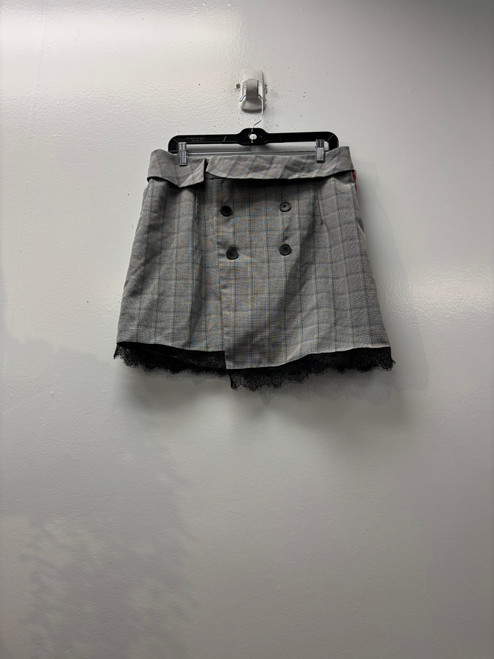 Vist Large View of Product Image Which is Used BLACK TAPE Short Skirt 12-31
