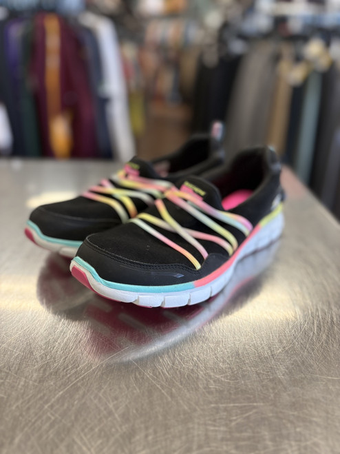 Used Skechers Casual Shoes 7.5 60112-S000426736 Vist Large View of Product Image Which is Used Skechers Casual Shoes 7.5