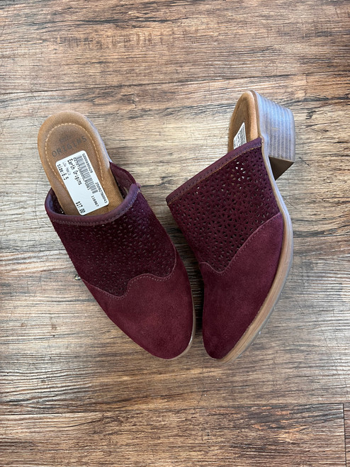 Used Earth Origins Low Heels 8.5 60043-S000890829 Vist Large View of Product Image Which is Used Earth Origins Low Heels 8.5