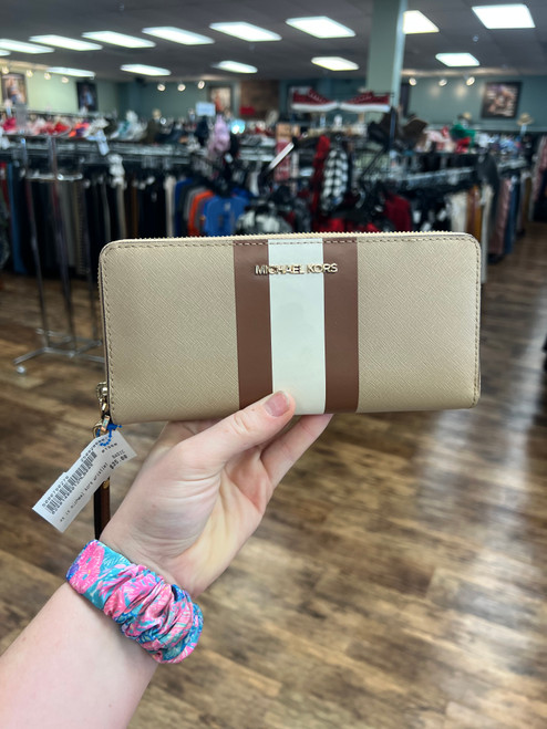 Vist Large View of Product Image Which is Used Micheal Kors  Leather Wallet