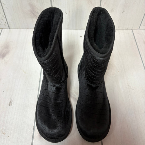 Vist Large View of Product Image Which is Used Ugg Australia Ankle Boots 9