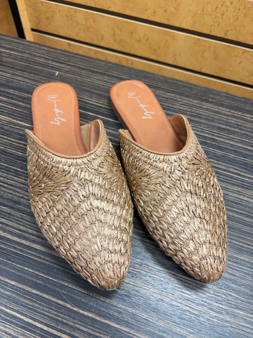 Vist Large View of Product Image Which is Used Wonderly Flats 8