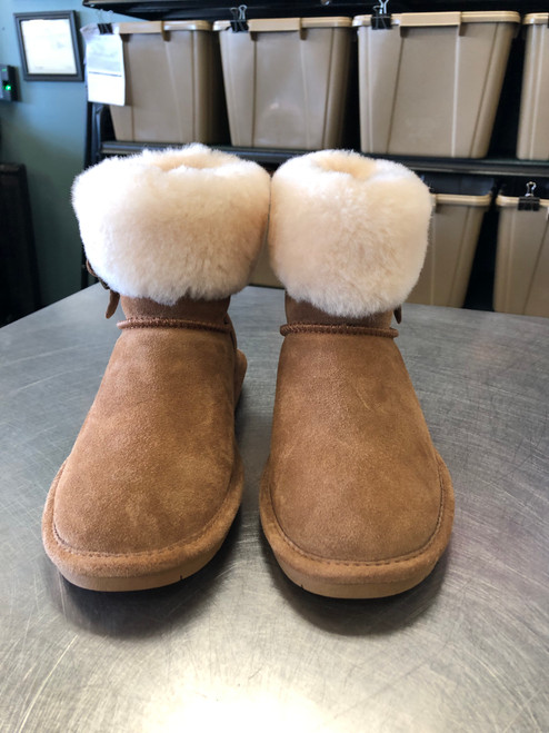 Used Bearpaw Ankle Boots 7 60112-S000426964 Vist Large View of Product Image Which is Used Bearpaw Ankle Boots 7