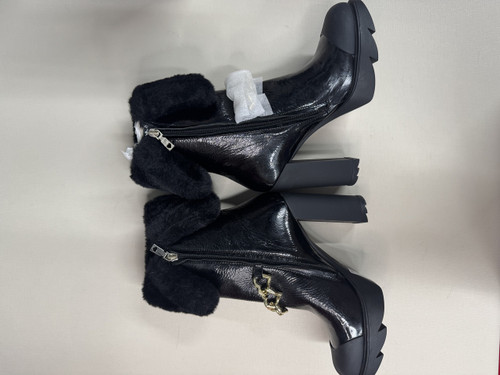 Vist Large View of Product Image Which is Used Unbranded Ankle Boots 9