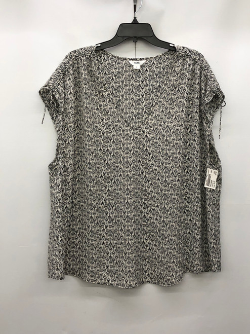 Vist Large View of Product Image Which is Used Penningtons Sleeveless Top 1X-18