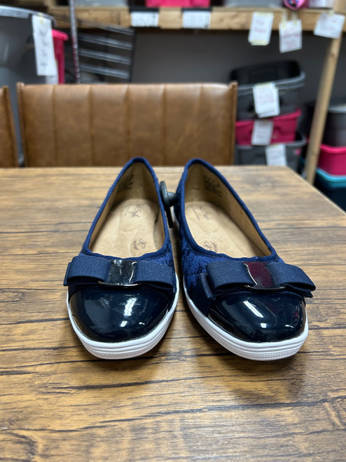 Vist Large View of Product Image Which is Used Soft Style Flats 9