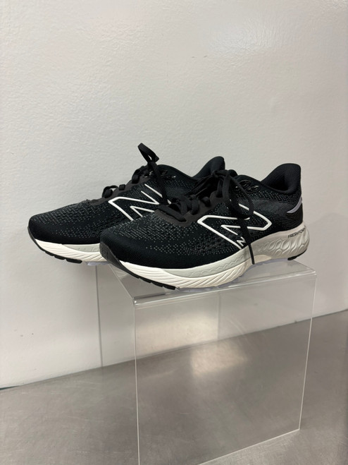 Vist Large View of Product Image Which is Used New Balance Performance Shoes 7