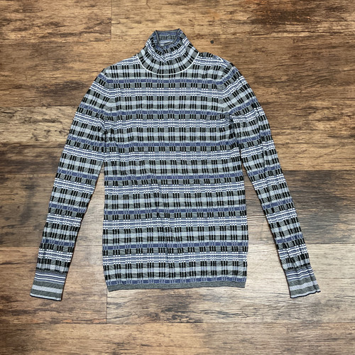 Vist Large View of Product Image Which is Used Theory Long Sleeve Top S-4/6