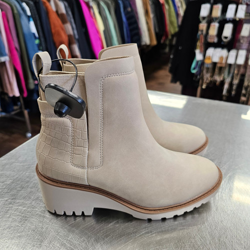 Vist Large View of Product Image Which is Used Unbranded Ankle Boots 5.5