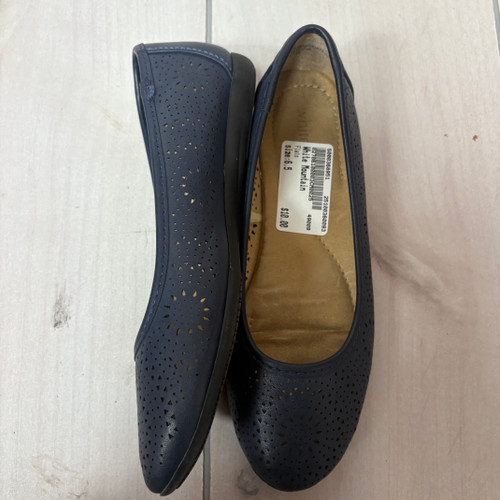 Vist Large View of Product Image Which is Used White Mountain Flats 6.5