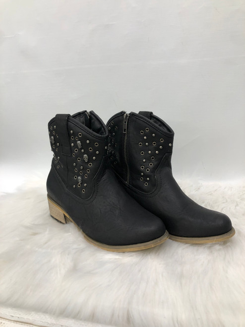 Vist Large View of Product Image Which is Used DLG Ankle Boots 7