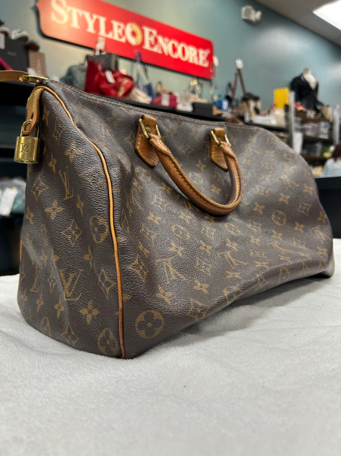 Vist Large View of Product Image Which is Used Louis Vuitton Xlarge Leather Handbag
