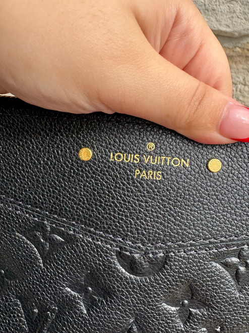 Vist Large View of Product Image Which is Used Louis Vuitton Daily Pouch