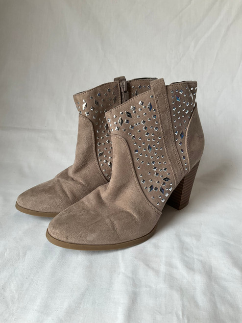 Vist Large View of Product Image Which is Used Jennifer Lopez Ankle Boots 5