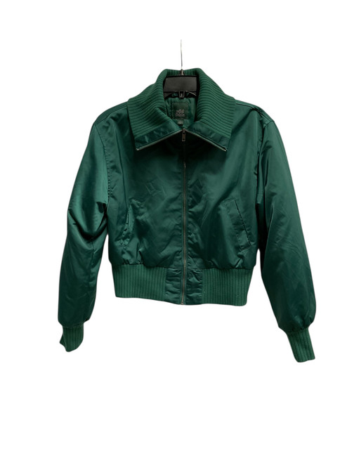 Vist Large View of Product Image Which is Used Wild Fable Short Light Jacket S-4/6