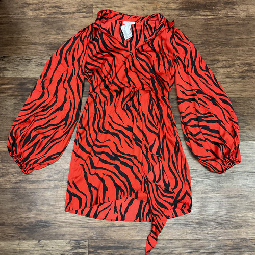 Vist Large View of Product Image Which is Used Bar Iii Short Dress B M-8/10