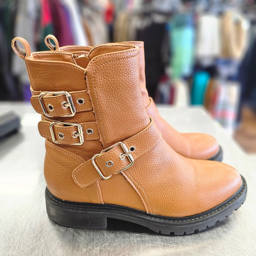 Used Gc Shoes Ankle Boots 8 60112-S000427261 Vist Large View of Product Image Which is Used Gc Shoes Ankle Boots 8