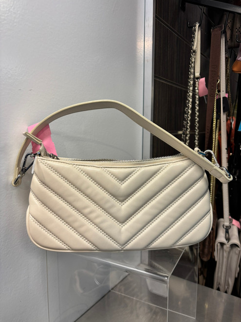 Vist Large View of Product Image Which is Used Sinbono Small Handbag