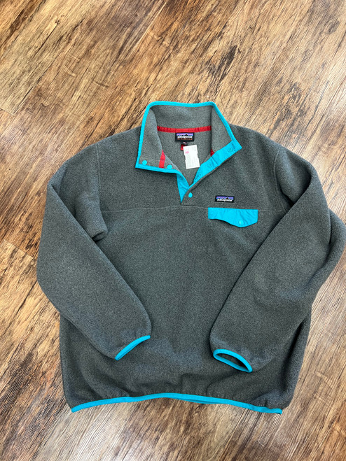 Used Patagonia Active Sweatshirt XL-16 60076-S000792140 Vist Large View of Product Image Which is Used Patagonia Active Sweatshirt XL-16