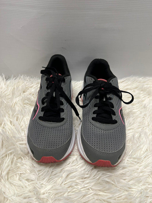 Vist Large View of Product Image Which is Used Saucony Performance Shoes 8