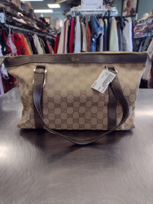 Vist Large View of Product Image Which is Used Gucci Small Handbag