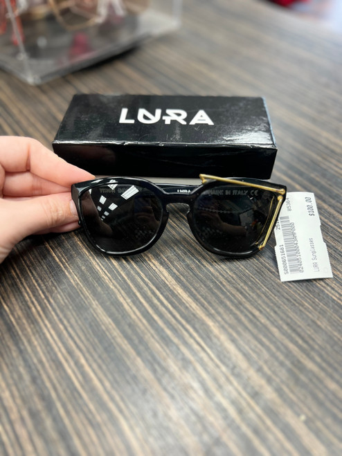 Vist Large View of Product Image Which is Used LURA Sunglasses with case