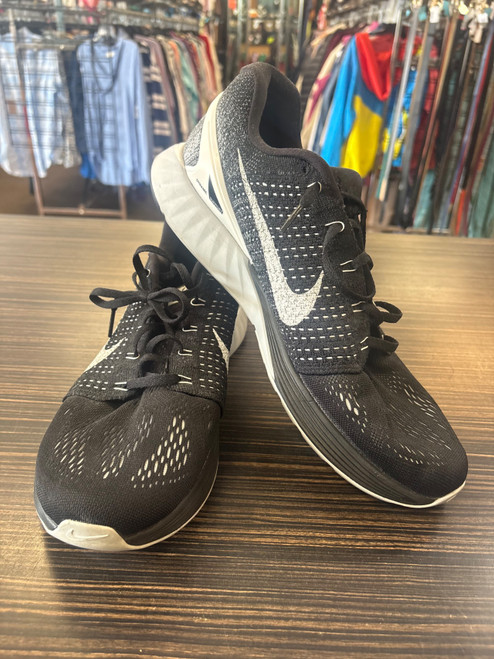 Vist Large View of Product Image Which is Used Nike Mens Athletic Shoes 12